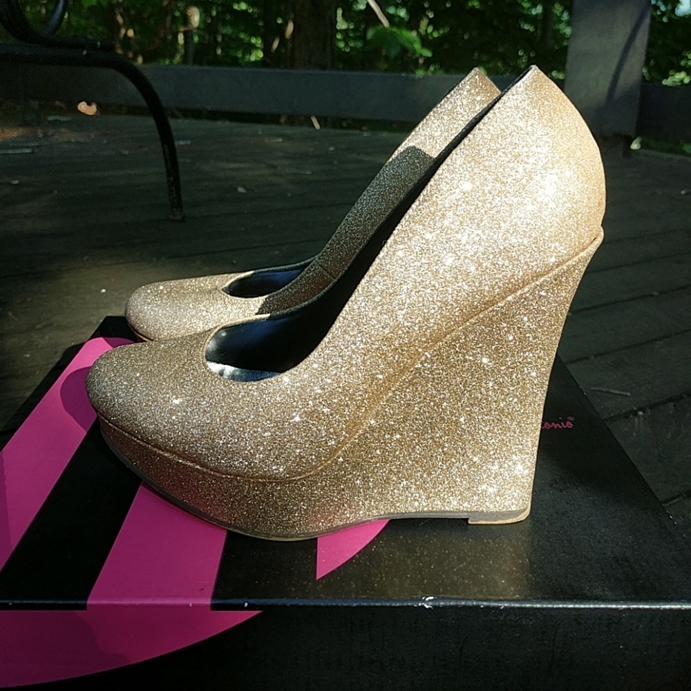 Michael Antonio Gold Glitter Wedges, Size 7.5